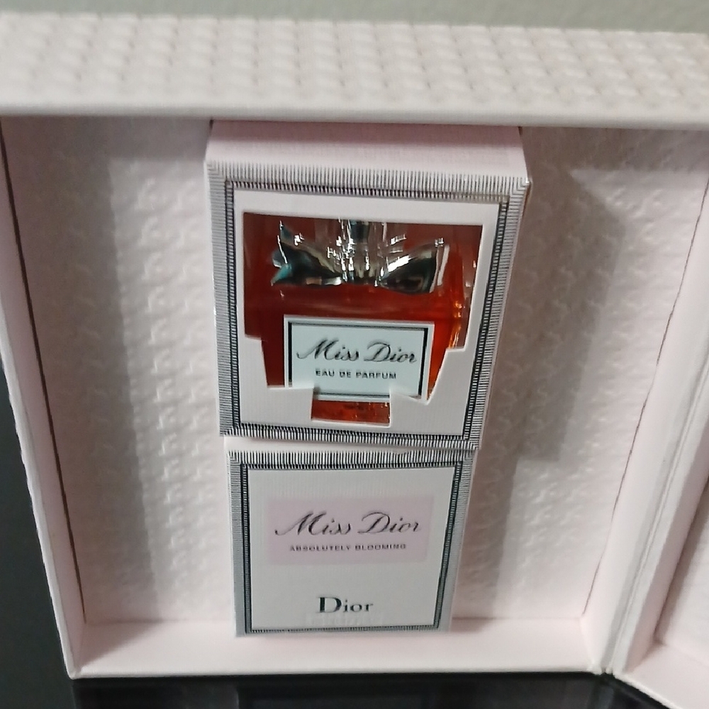 Miss Dior LA Collection in Elegant White (4x5 ml-4x 0.17 FL. oz) - Picture 3 of 6